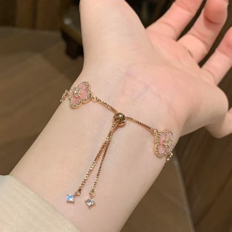 Sakura Cleef  Braecelet