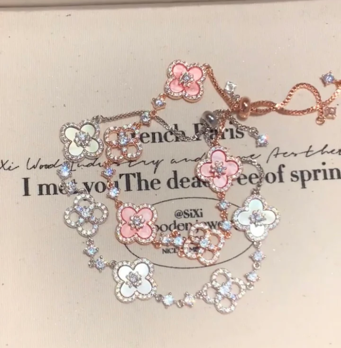 Sakura Cleef  Braecelet